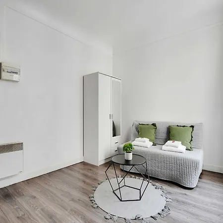 - 2p- Place De Clichy * Paris