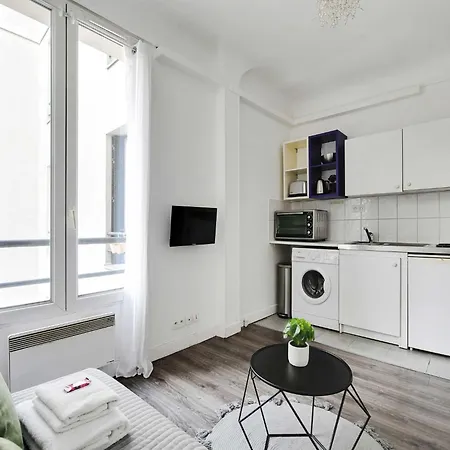 - 2p- Place De Clichy Appartement