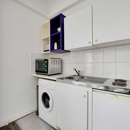 - 2p- Place De Clichy Париж